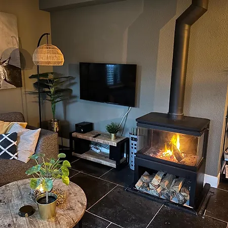 別荘 Bosboerderij De Goudsberg Met Hottub In Tuin